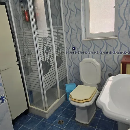 Ana * Vlorë